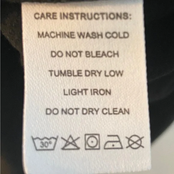 Ultra soft long sleeved crew neck top with rhinestone heart black fleece size L - Picture 6 of 6